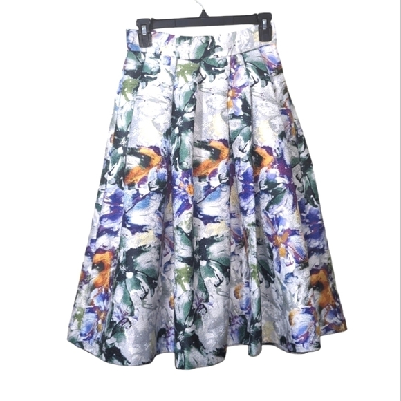 H&M Dresses & Skirts - H&M Flowy Skirt 6 Bell Shaped Lovely Fall Zipper Floral Classy Calf Length